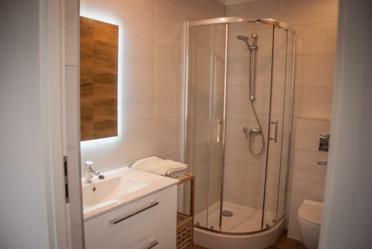 Noclegi "Boczna 5A" Apartamenty Goscinne Щавно-Здруй Екстериор снимка