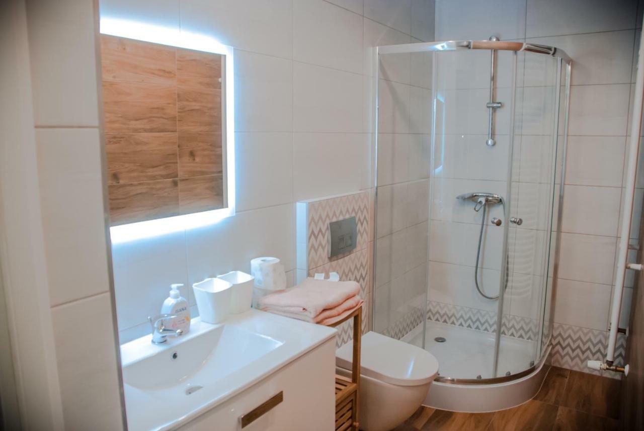 Noclegi "Boczna 5A" Apartamenty Goscinne Щавно-Здруй Екстериор снимка
