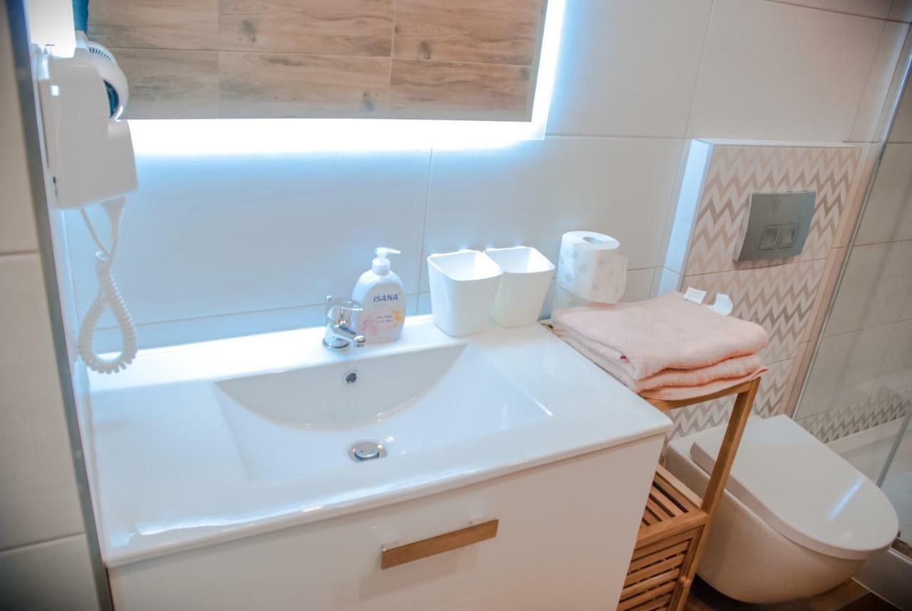 Noclegi "Boczna 5A" Apartamenty Goscinne Щавно-Здруй Екстериор снимка