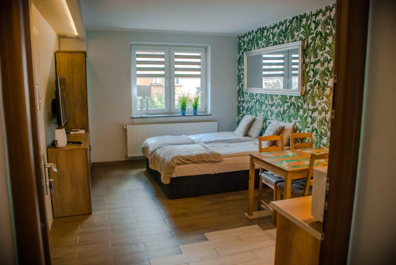 Noclegi "Boczna 5A" Apartamenty Goscinne Щавно-Здруй Екстериор снимка