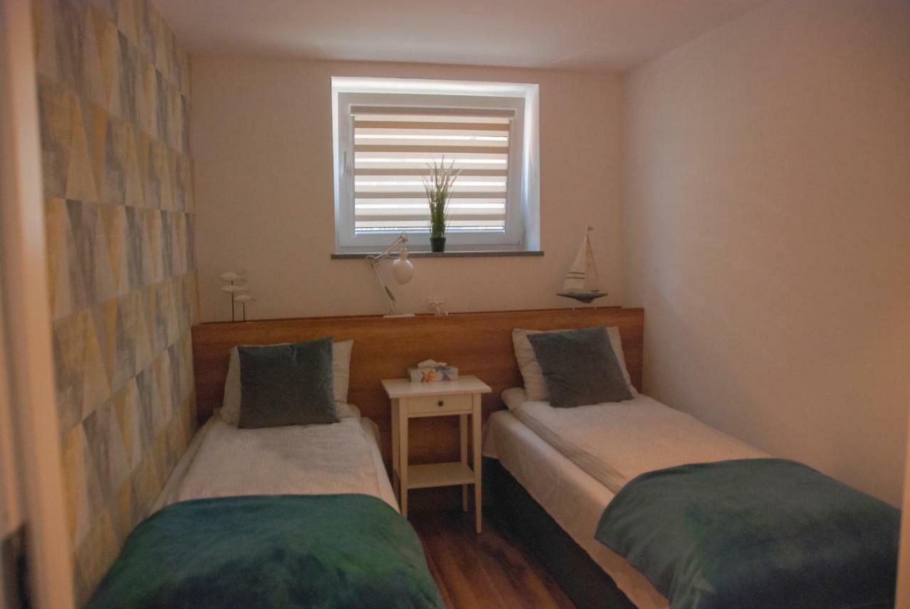 Noclegi "Boczna 5A" Apartamenty Goscinne Щавно-Здруй Екстериор снимка